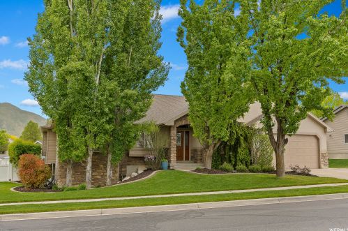 1423 Fox Pointe Dr, West Kaysville, UT 84037-4061