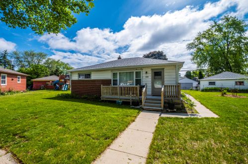 9232 Elmore Ct, Milwaukee, WI 53222-2522