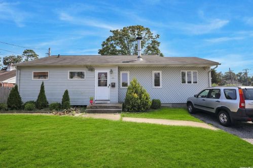 10 Hunter Ave, Babylon, NY 11703-4502