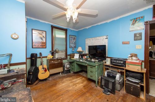 52 Chestnut Ave, Camden NJ  08109-2505 exterior