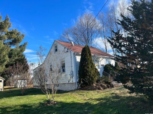 85 20th St, Muttontown, NY 11753-2532