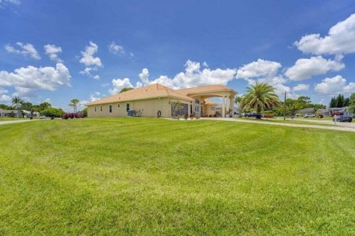 160 Saratoga Ave, Fort Pierce FL  34953-5974 exterior