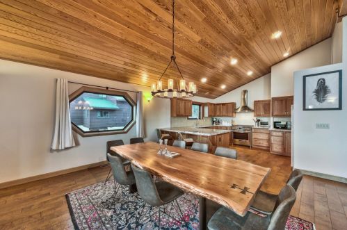 13289 Ski Slope Way, Truckee CA  96161-7082 exterior