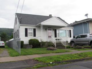 70 Noyes Ave, Wilkes Barre, PA 18704-2204