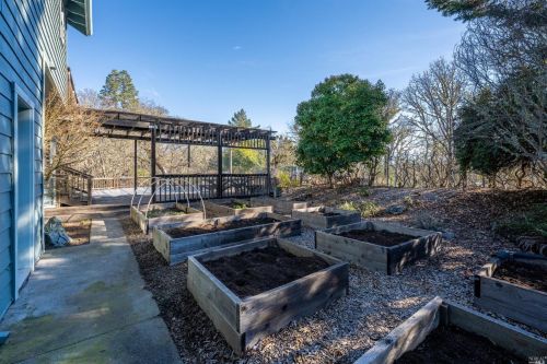 359 Laurel St, Willits CA  95490-3703 exterior