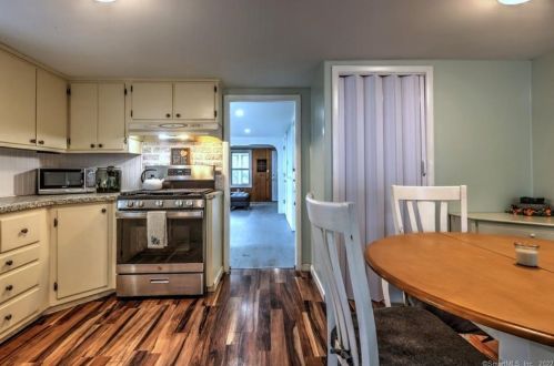 114 New Haven Ave, Derby CT 06418-2161 exterior