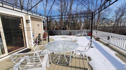 15 Mont Ave, Huntington Station NY 11746-6835 exterior