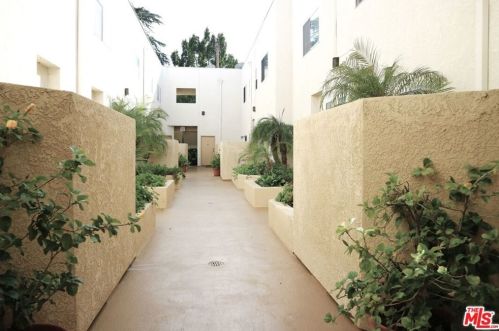 11038 Camarillo St, North Hollywood, CA 91602-3540