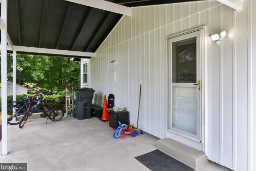 6401 Limerick Ct, Springfield VA  22152-1944 exterior