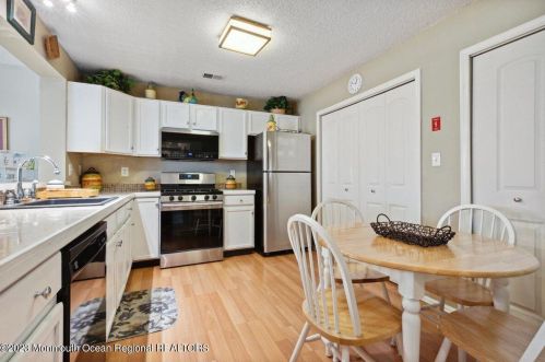 5 Phoenix Ct, Tinton Falls NJ 07712-7773 exterior