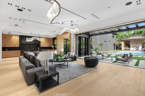 4508 Haskell Ave, Van Nuys CA  91436-3148 exterior