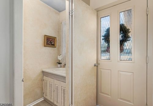 23 Manchester Rd, Flemington NJ  08822-6822 exterior