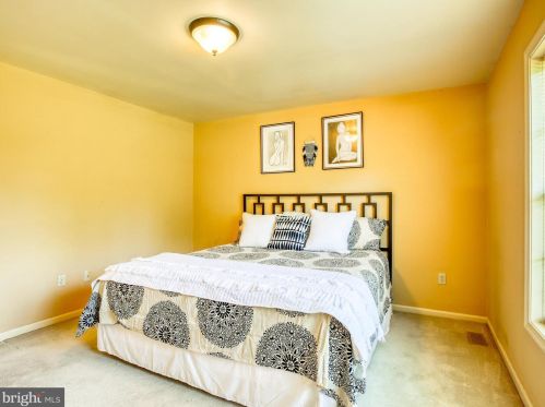 27 Cloverdale Pl, Charles Town WV  25414-4033 exterior