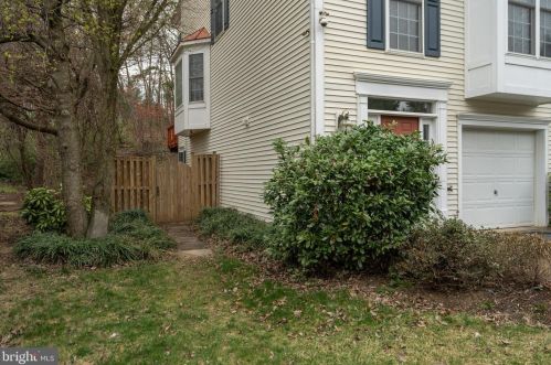 7315 Ardglass Dr, Lorton VA  22079-1547 exterior