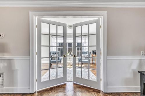 136 Vlg Rd, Huntington CT 06484-1778 exterior