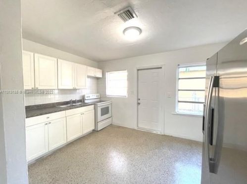 219 13th St, Dania Beach FL  33004-4232 exterior