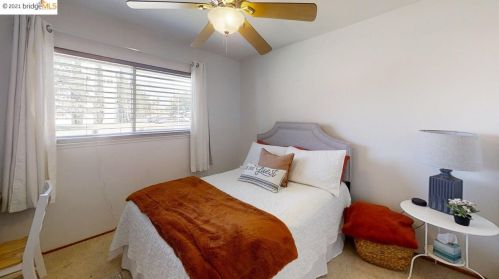 1654 Donner Way, Woodland CA  95695-5564 exterior