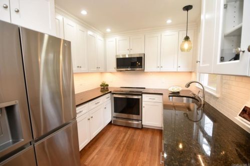 23 Brookside Pl, Pleasantville NY  10570-1204 exterior
