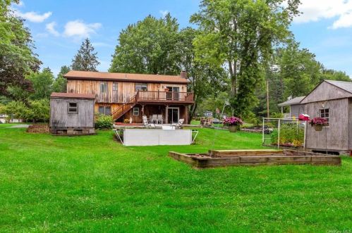 335 Somerston Rd, Yorktown Hgts NY  10598-2225 exterior