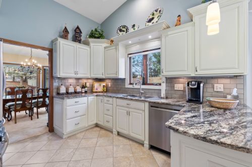 1510 Eastbrook Dr, Thiensville, WI 53092-2971