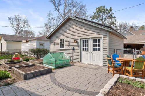 8134 Gridley Ave, Milwaukee WI 53213-3039 exterior