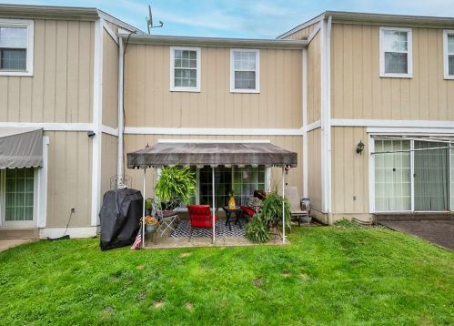 305 Canterbury Ct, Oakmont PA  15139-1177 exterior