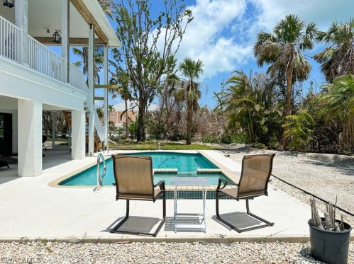 1724 Bunting Ln, Sanibel FL  33957-4226 exterior