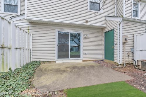 122 La Rue Ln, East Brunswick NJ  08816-5679 exterior