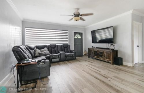 2300 58th Ter, Hollywood FL 33021-3226 exterior