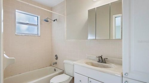 6026 17 Ave, Saint Petersburg FL  33707-3203 exterior