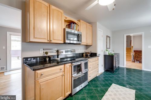 6614 Huntsman Blvd, Springfield VA 22152-2621 exterior