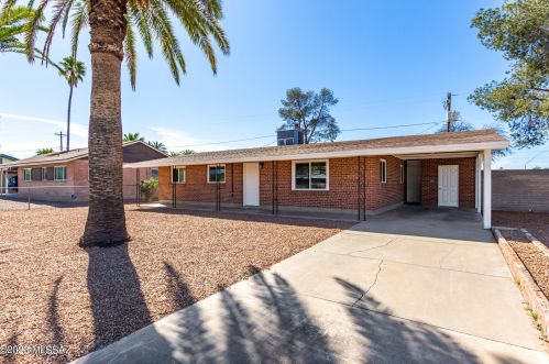 4702 Cooper St, Tucson, AZ 85711-3616