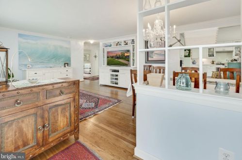 6917 Kingwood Dr, Falls Church VA  22042-3809 exterior