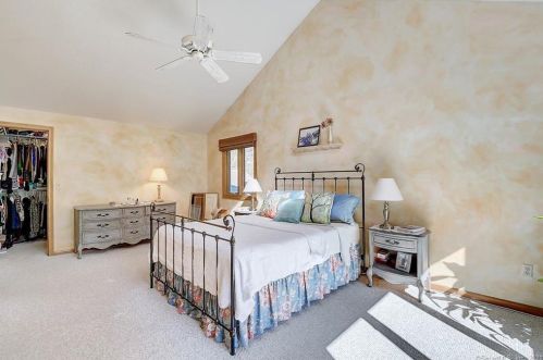 74 Buckingham Dr, Glastonbury CT  06033-2733 exterior