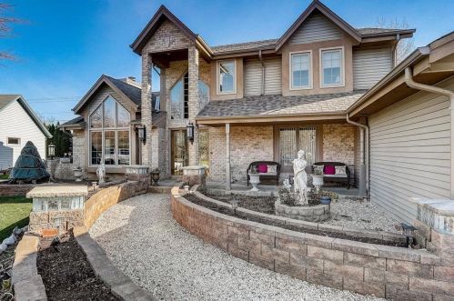 7249 Sherry Ln, Waterford, WI 53185-1866