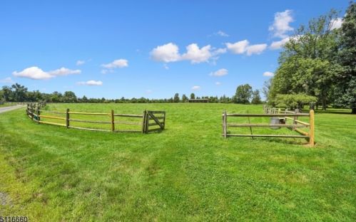 400 Larger Cross Rd, Bedminster NJ  07921-2724 exterior