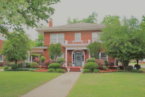 1102 8th St, Chickasha, OK 73018-4434