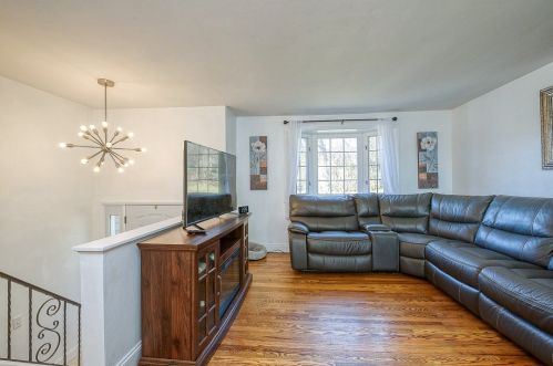 2804 Sullivan Dr, Glenshaw, PA 15116-1534