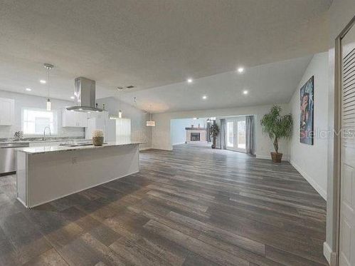 6817 Circle Creek Dr, Pinellas Park, FL 33781-4802