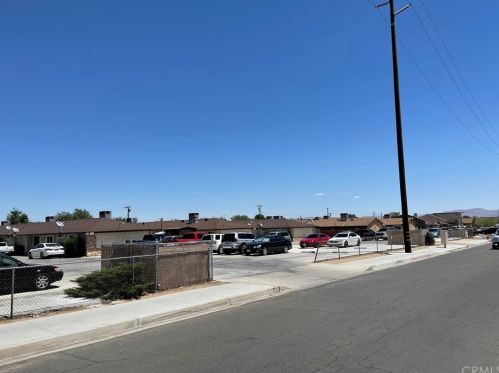 15392 Bear Valley Rd, Victorville, CA 92395-8896