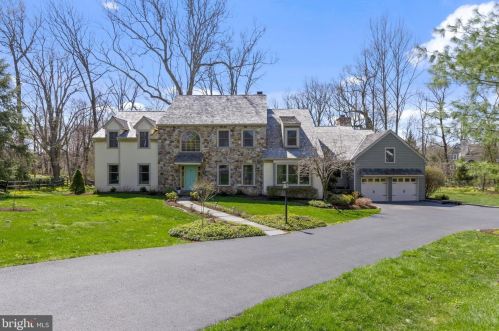 1352 Sugartown Rd, Berwyn, PA 19312-1819