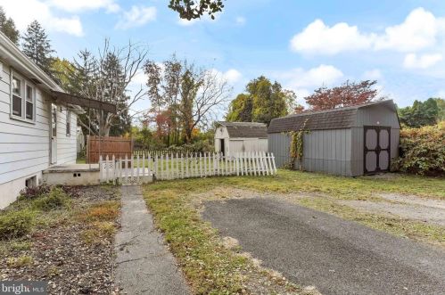 2910 Naamans Creek Rd, Boothwyn PA  19061-2412 exterior