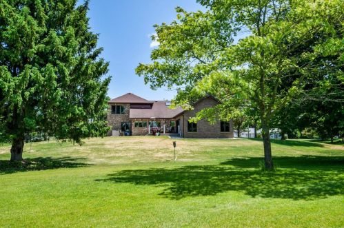 1432 Country Club Ln, Watertown WI  53098-4345 exterior