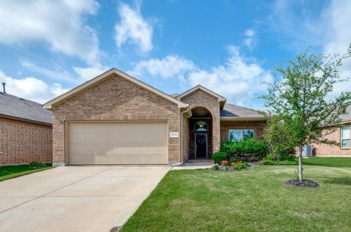 1313 Woodbine Cliff Dr, Fort Worth, TX 76179-7132