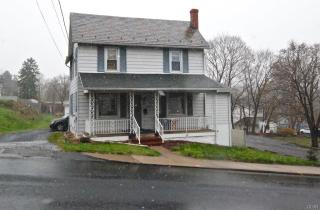 725 Pennsylvania Ave, Bangor, PA 18013-1740