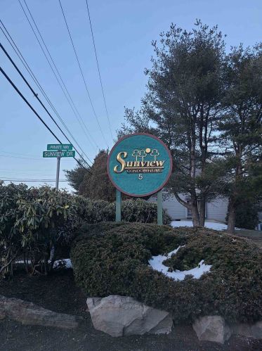 5 Tsienneto Rd, Derry NH  03038-1549 exterior