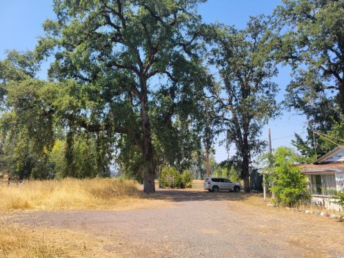 21801 Eastside Rd, Willits CA  95490-5700 exterior