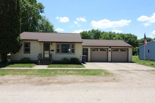208 1st St, Everly, IA 51338-7735