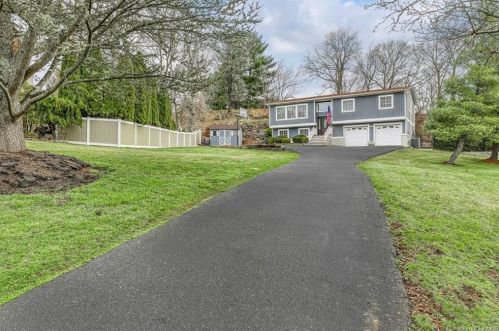 17 John F Kennedy Dr, Stony Point, NY 10980-3204
