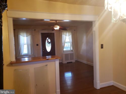 7210 21st St, Philadelphia, PA 19138-2102